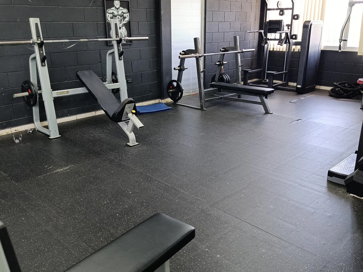 Bancas y estaciones de entrenamiento de Spartan Fitness